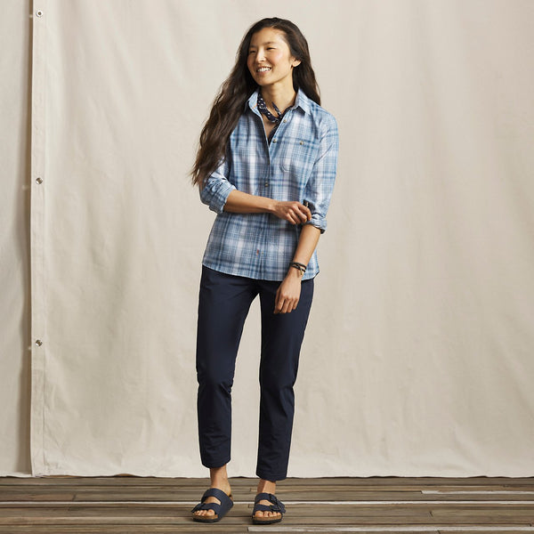 Women's Long-Sleeved Tech Chambray Work Shirt