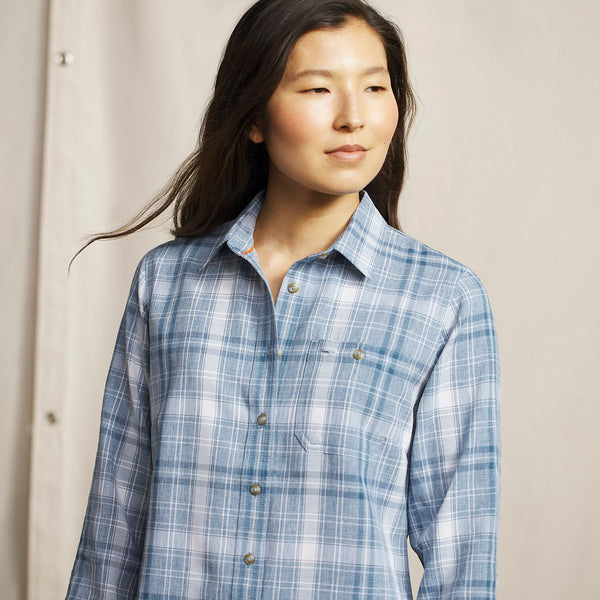 Women's Long-Sleeved Tech Chambray Work Shirt