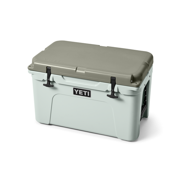 Yeti Studio Hard Cooler Roadie Ridgeline on white background