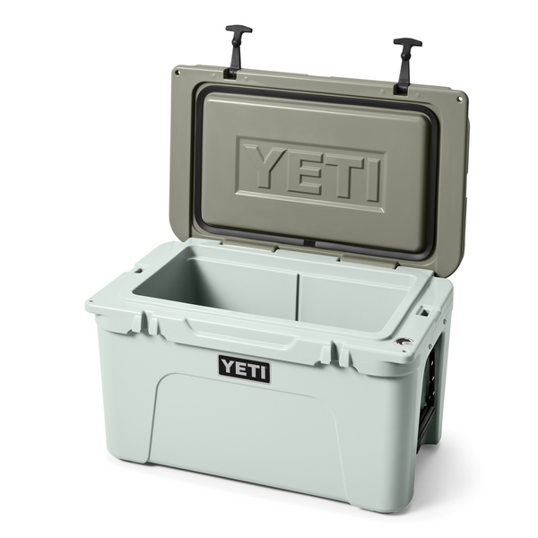 Yeti Studio Hard Cooler Roadie Ridgeline on white background