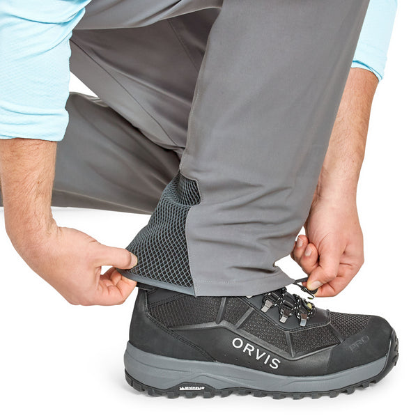 Man wearing Men's Pro Waders in grey, ankle detail